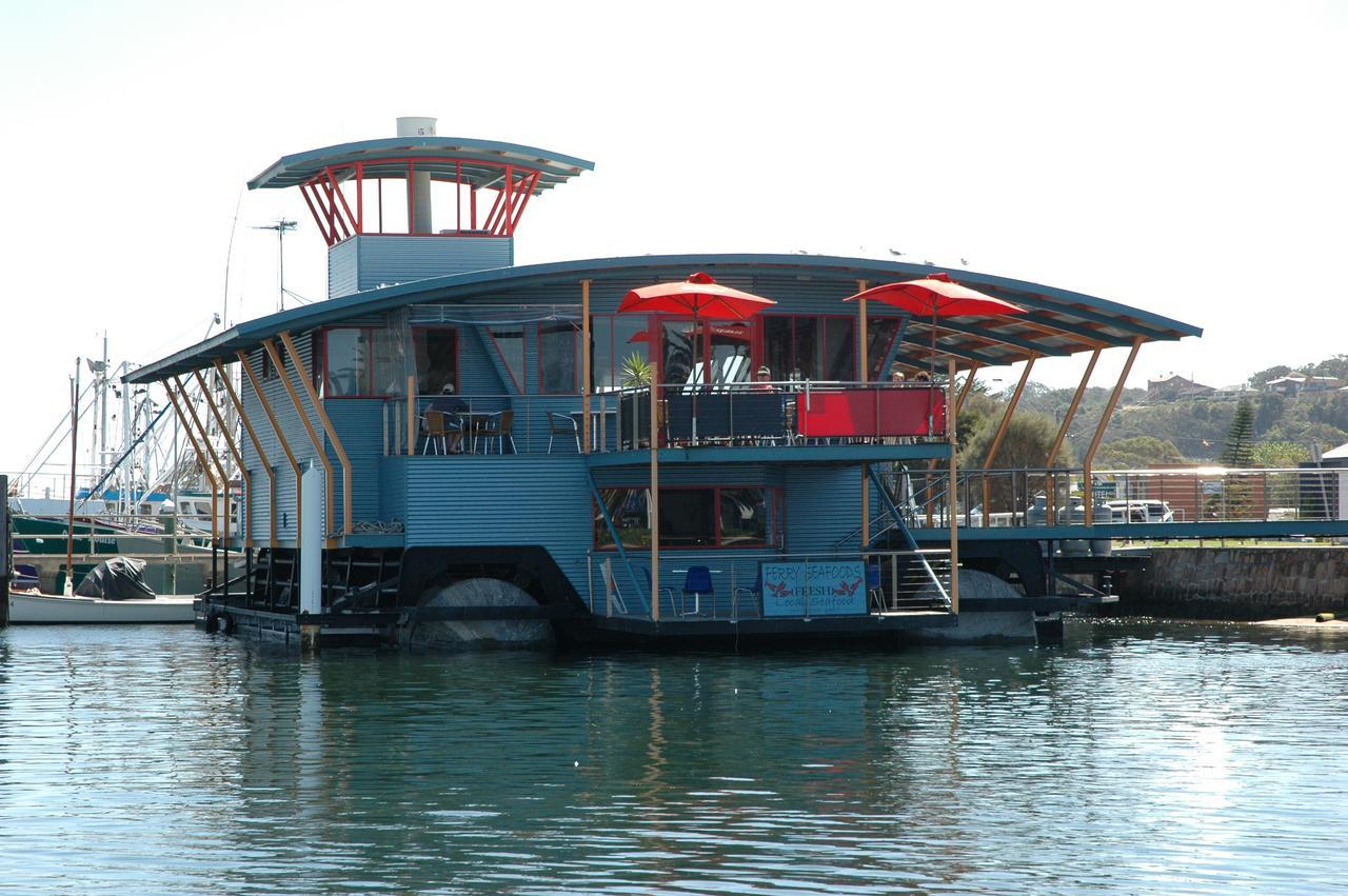 Abel Tasman Waterfront Motel Lakes Entrance Exterior photo