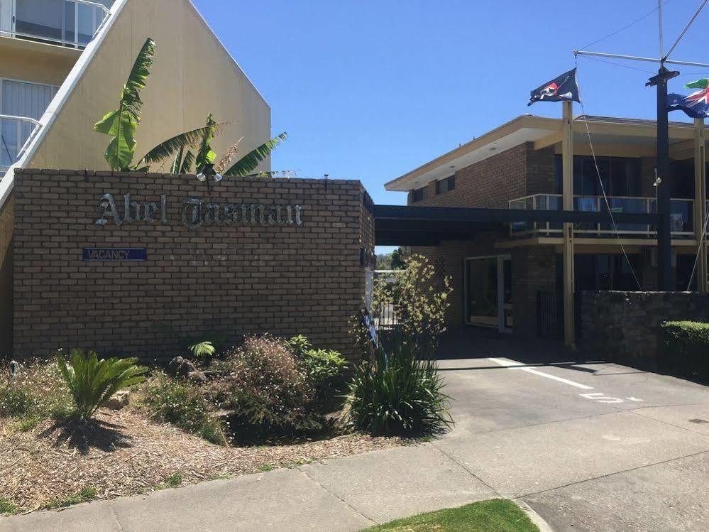 Abel Tasman Waterfront Motel Lakes Entrance Exterior photo