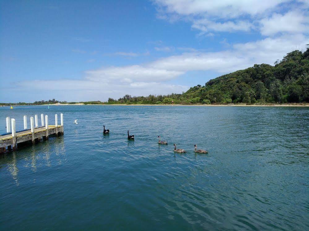 Abel Tasman Waterfront Motel Lakes Entrance Exterior photo
